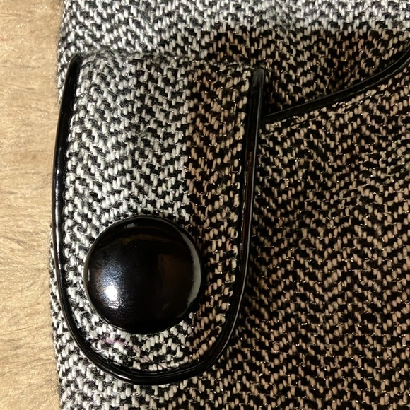 Swing jacket with faux leather piping and large button detail. Size 2 - Picture 5 of 11